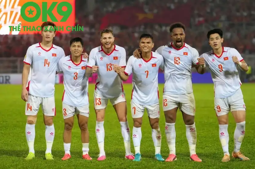 Dù gặp nhiều khó khăn, đoàn quân của HLV Kim Sang Sik vẫn thi đấu đầy bản lĩnh và bảo vệ thành công lợi thế 2 bàn trước trận bán kết lượt về.